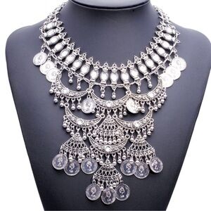 VINTAGE | Elegant Silver Coin Statement Necklace